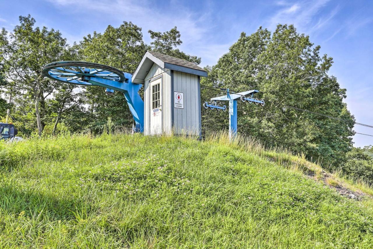 Modern With On-site Skiing! East Stroudsburg