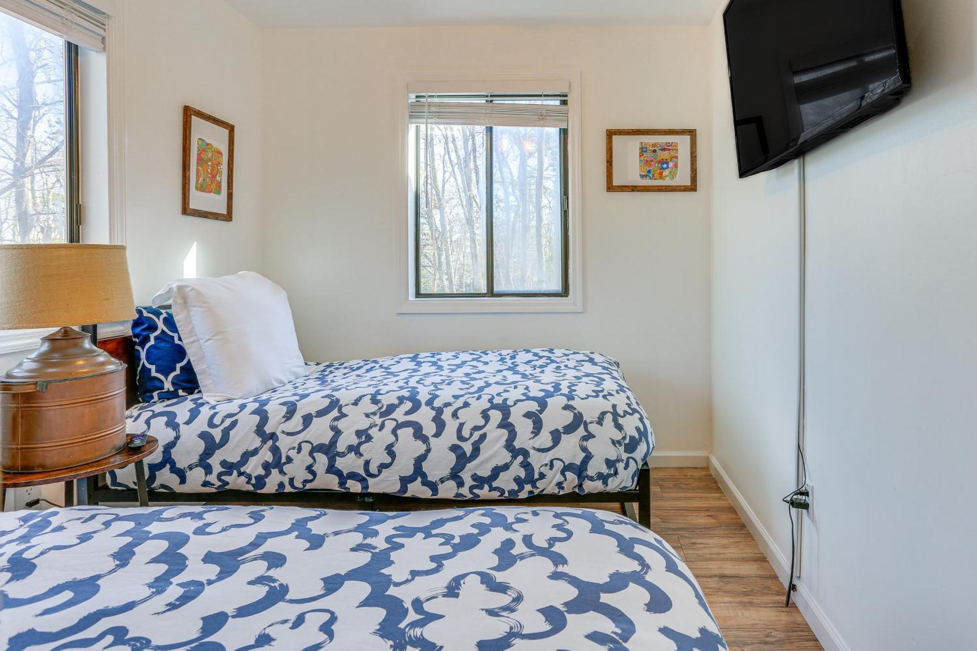 Modern With On-site Skiing! * East Stroudsburg